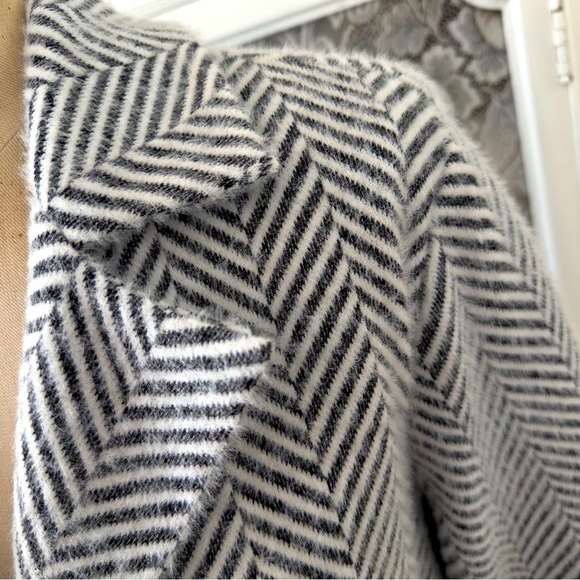 Frank Lyman Montreal Sweater Coat - Picture 7 of 12